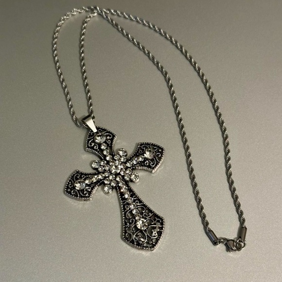Brand New Handmade Gothic Cross Pendant On a Silver Stainless Steel Rope Chain. - Picture 6 of 9